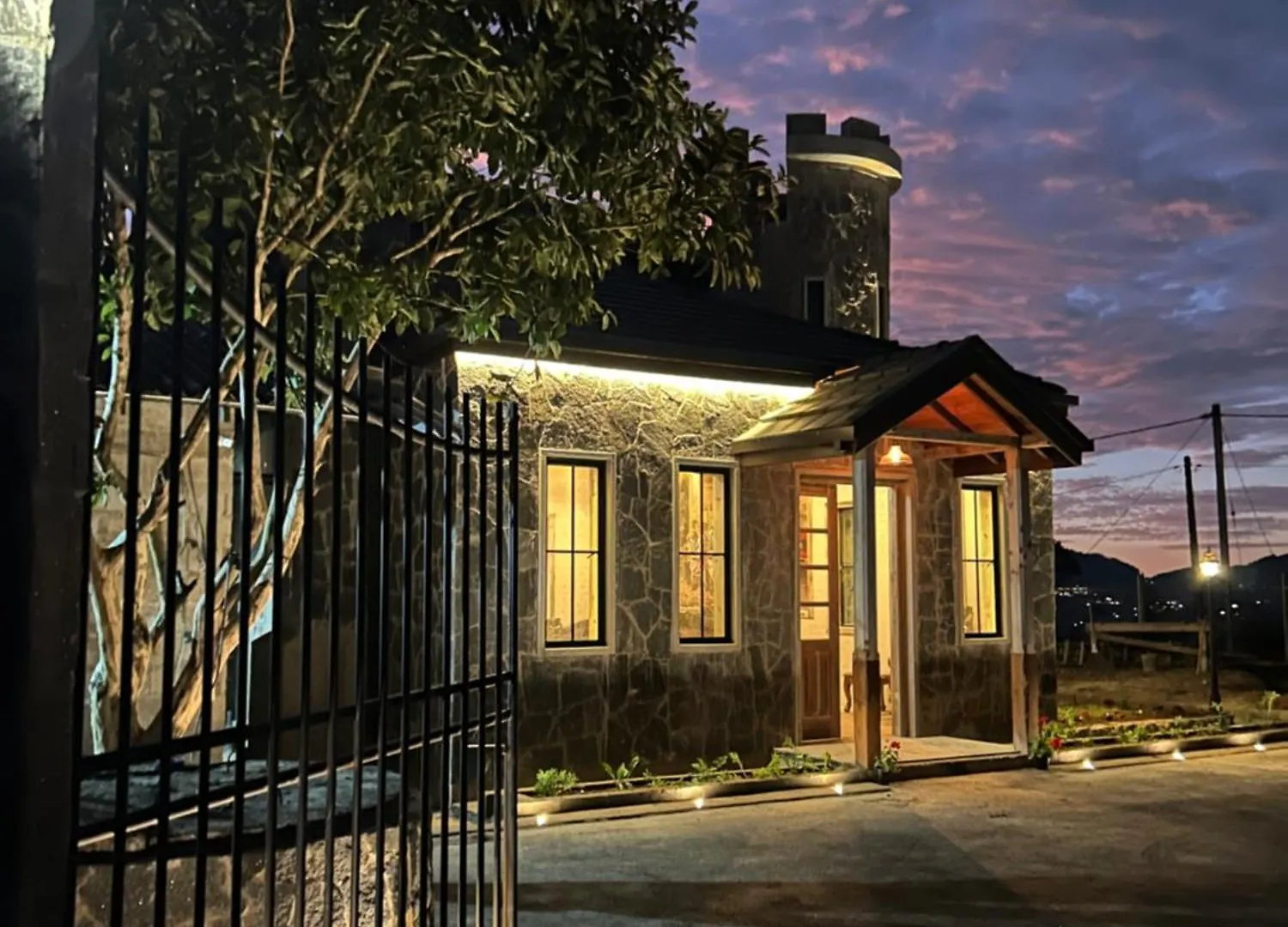 Mahaeliya Rock Castle Villa Nuwara Eliya