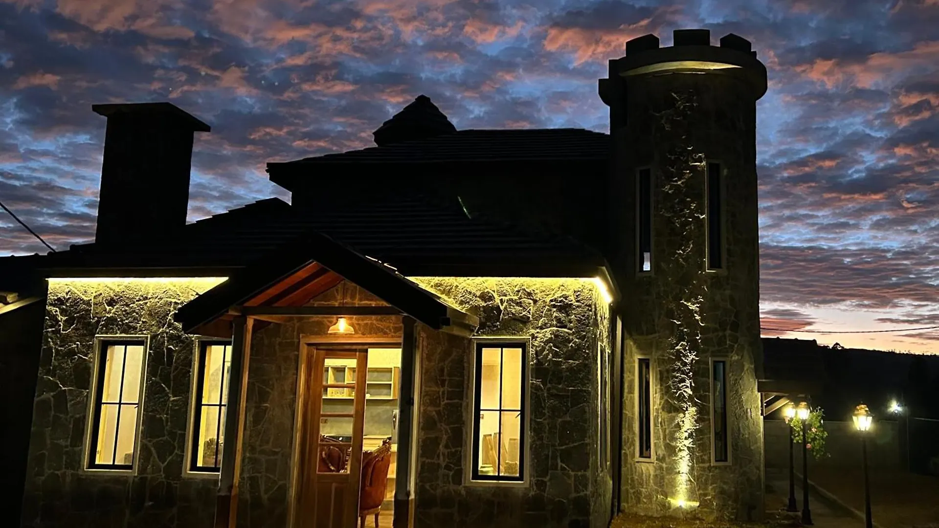 Mahaeliya Rock Castle Villa Nuwara Eliya